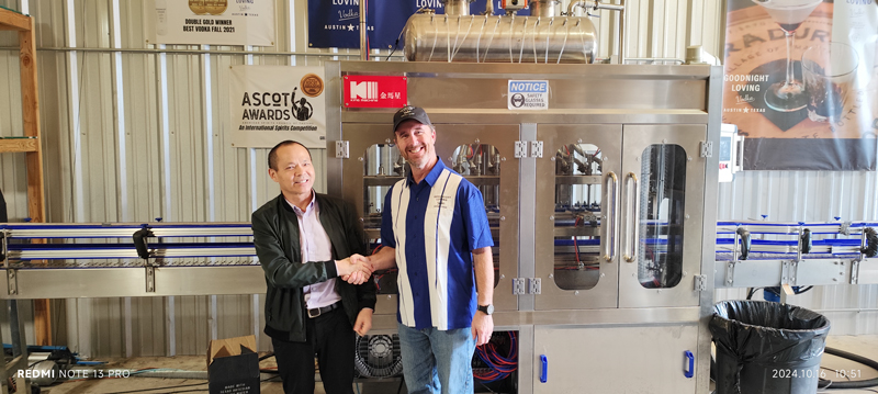 Máy làm đầy vodka