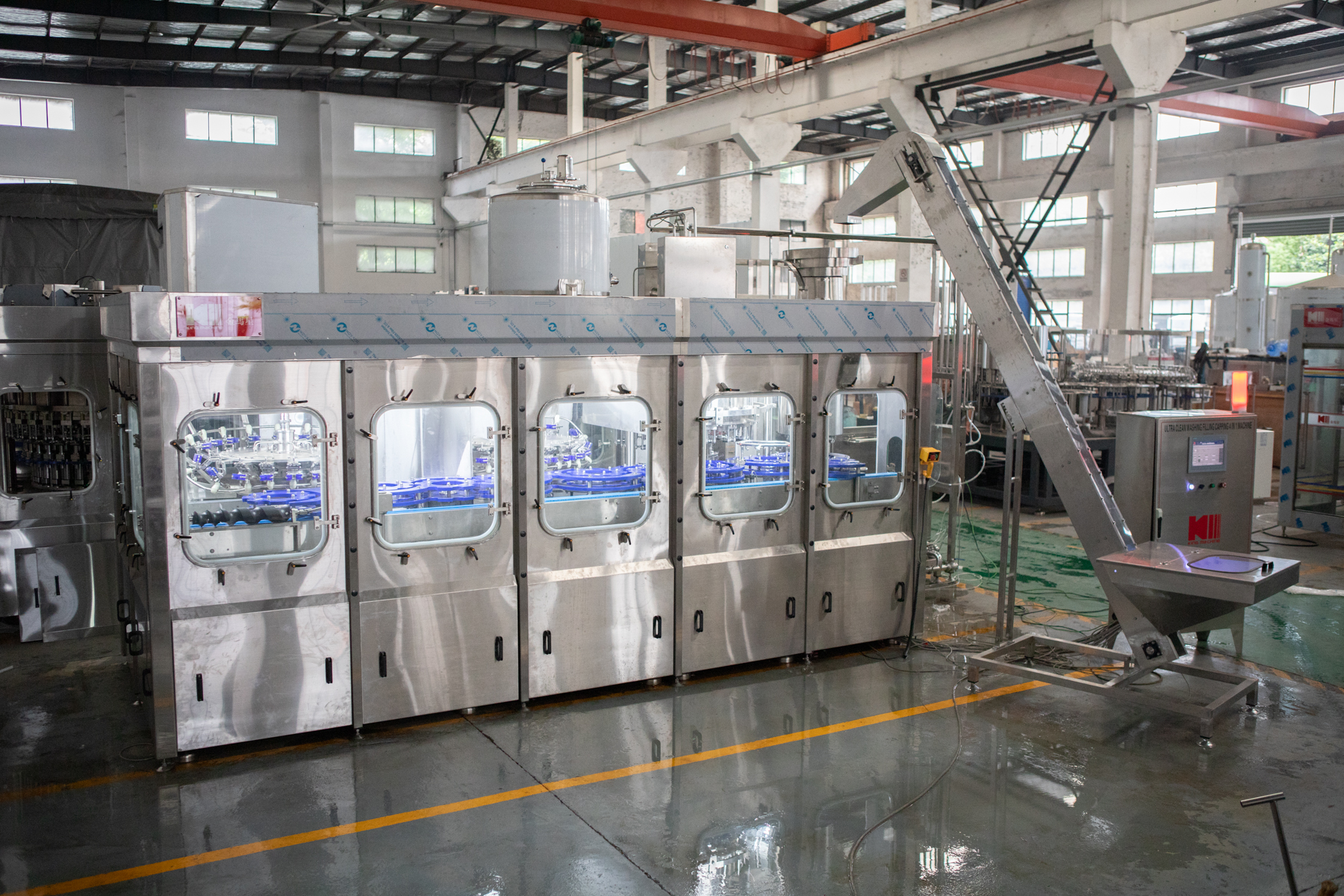 M&aacute;y l&agrave;m đầy v&ocirc; tr&ugrave;ng