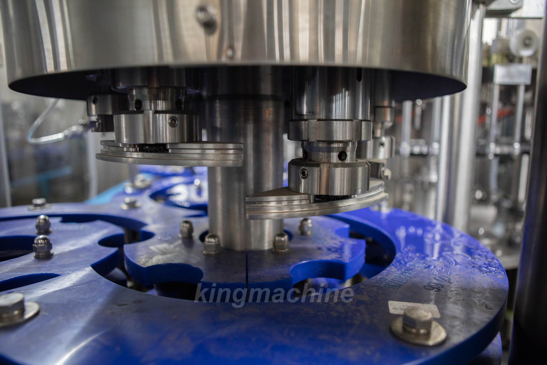 M&aacute;y l&agrave;m đầy v&ocirc; tr&ugrave;ng