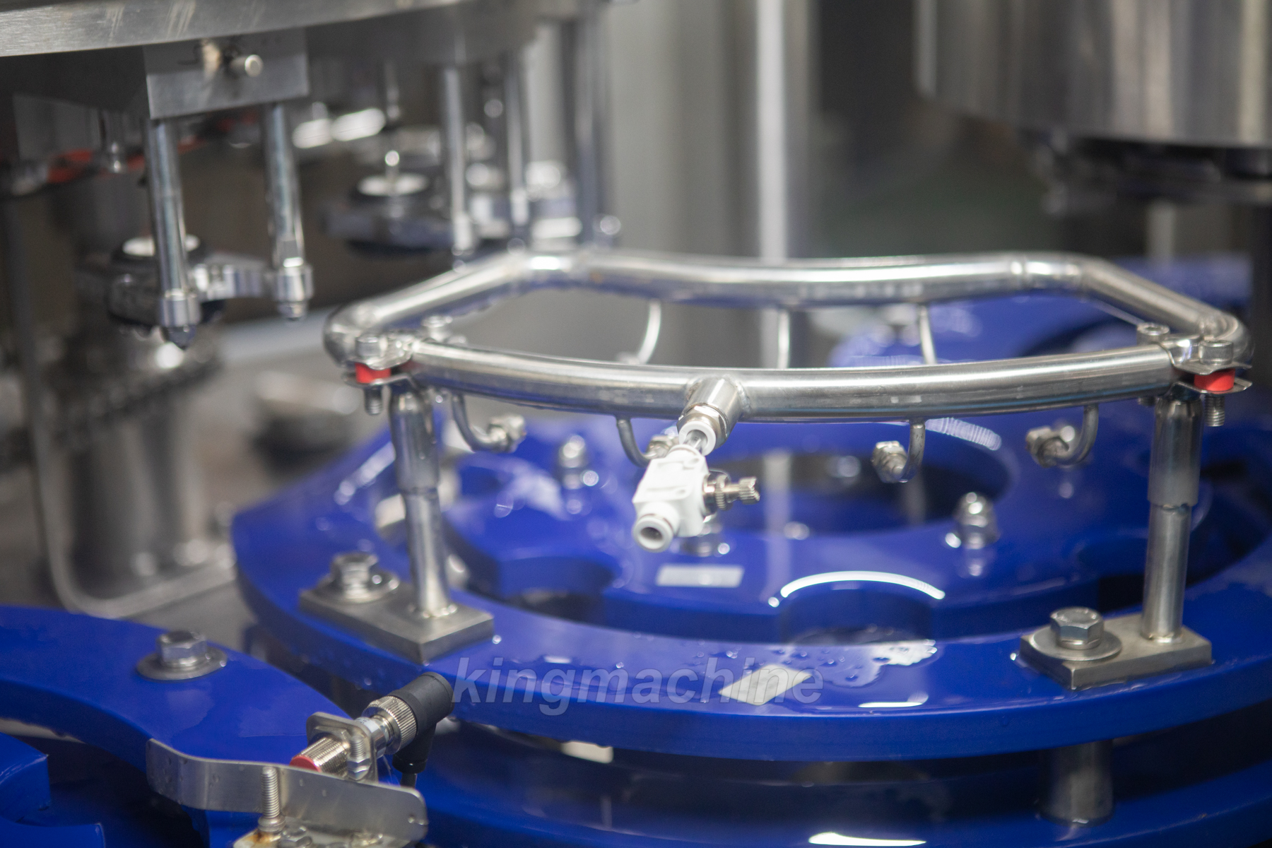 M&aacute;y l&agrave;m đầy v&ocirc; tr&ugrave;ng