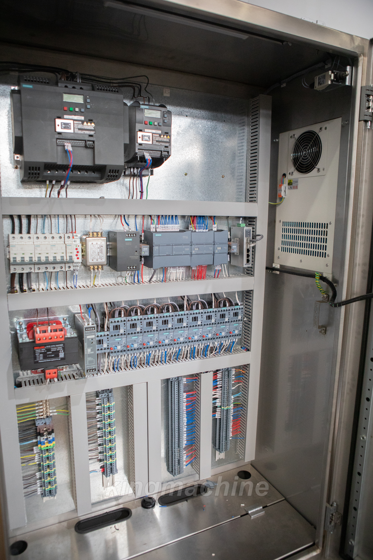 M&aacute;y l&agrave;m đầy v&ocirc; tr&ugrave;ng