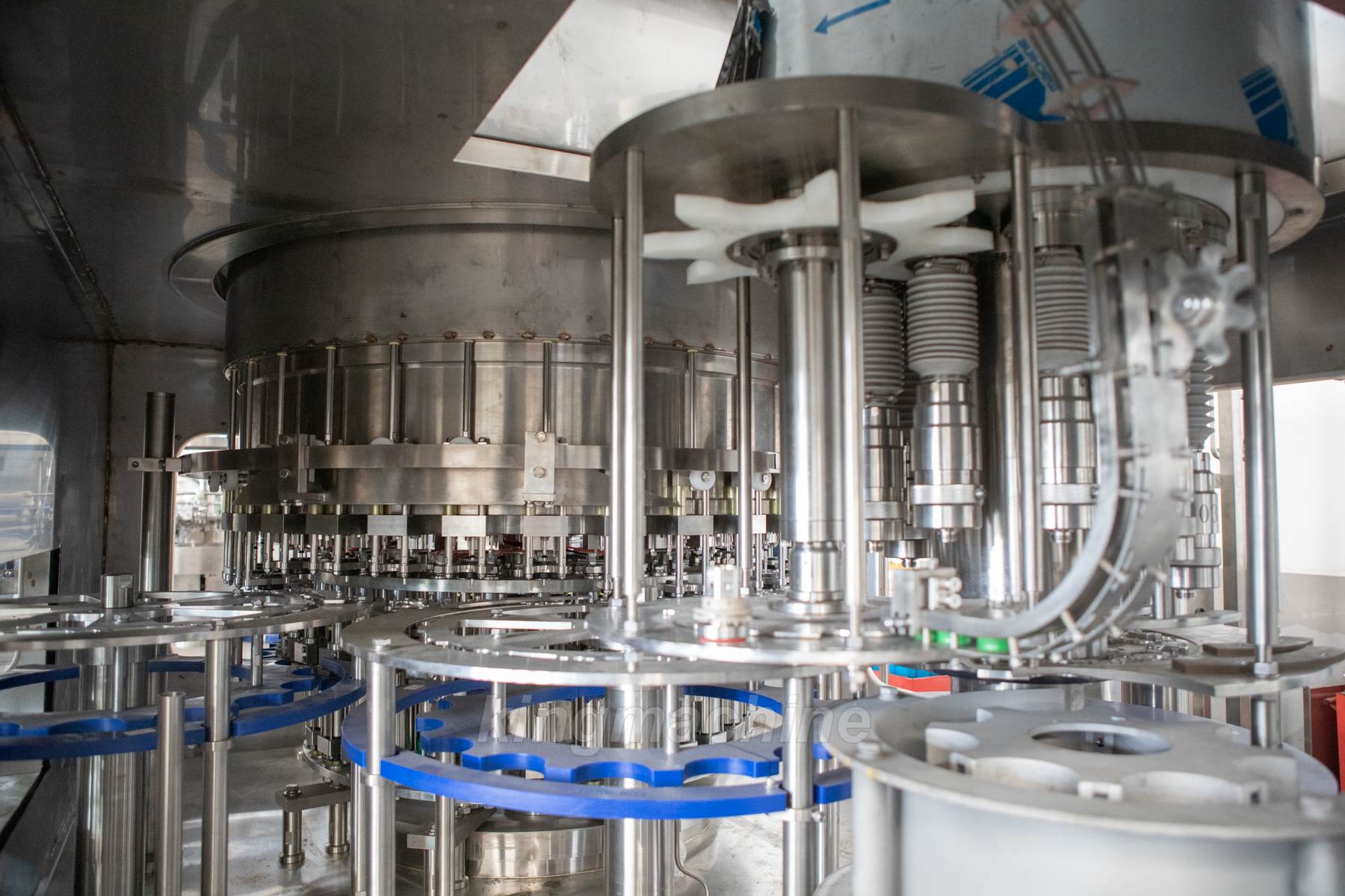 M&aacute;y l&agrave;m đầy v&ocirc; tr&ugrave;ng