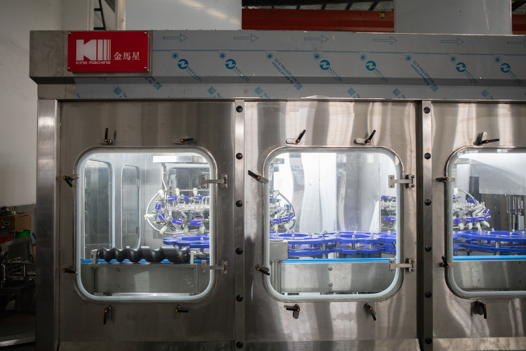 M&aacute;y l&agrave;m đầy v&ocirc; tr&ugrave;ng