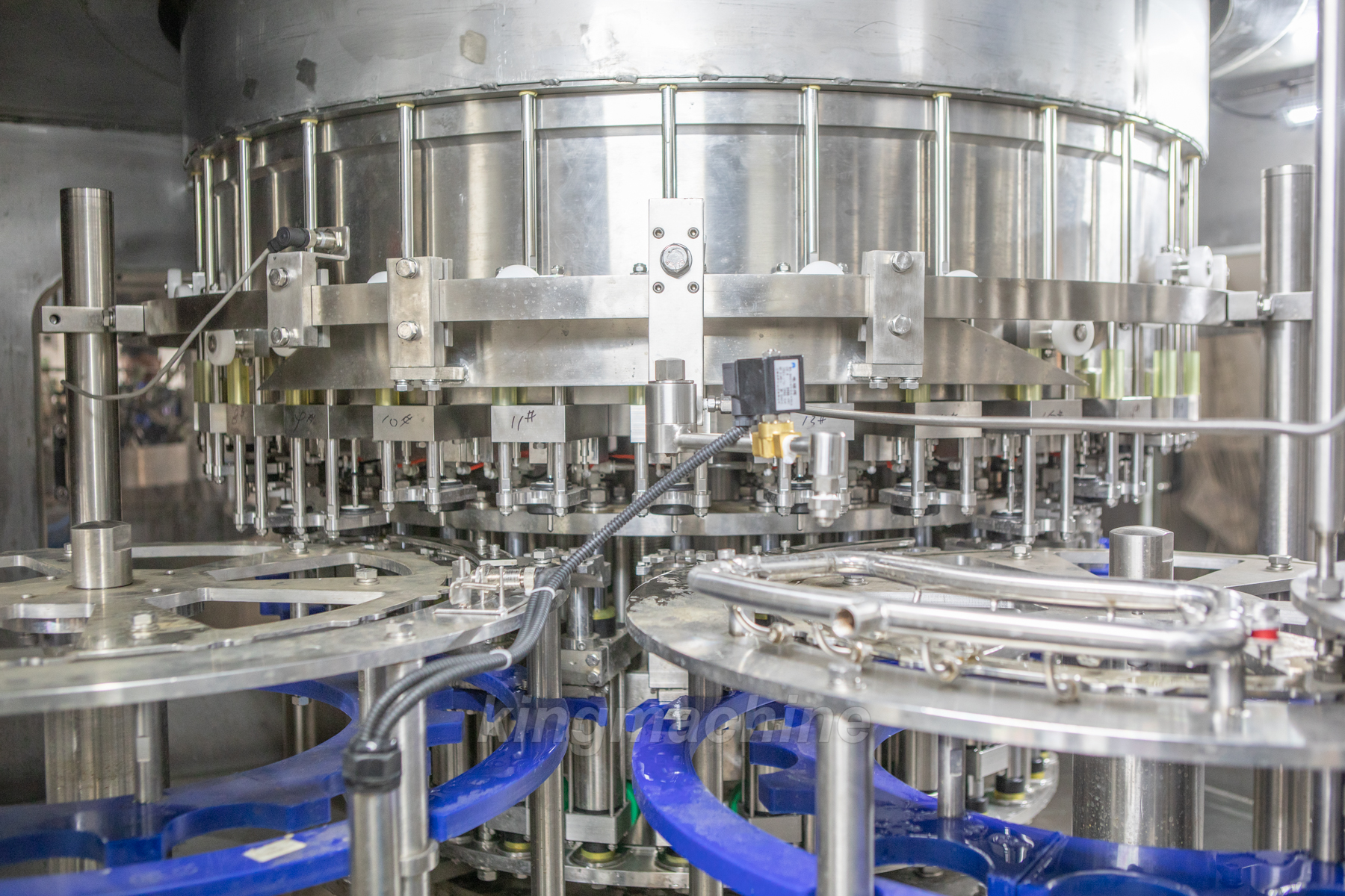 M&aacute;y l&agrave;m đầy v&ocirc; tr&ugrave;ng