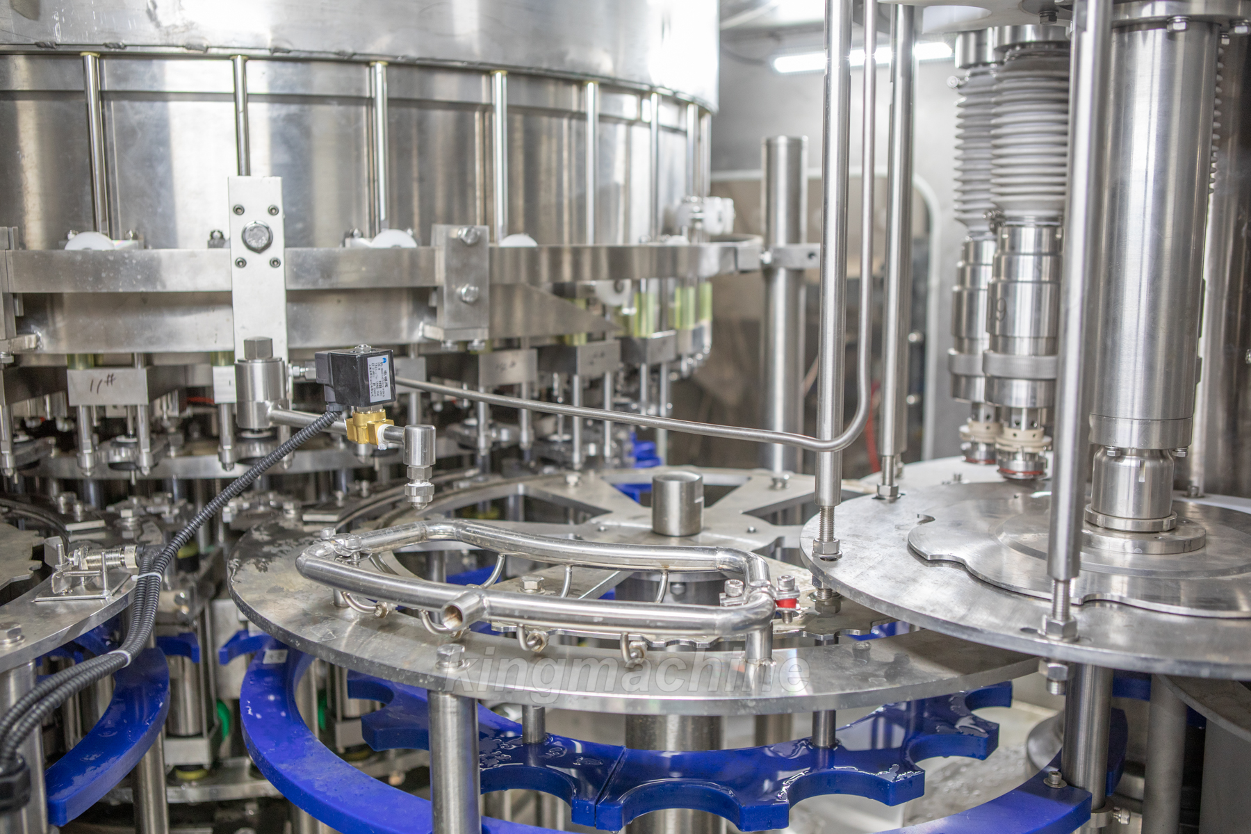 M&aacute;y l&agrave;m đầy v&ocirc; tr&ugrave;ng