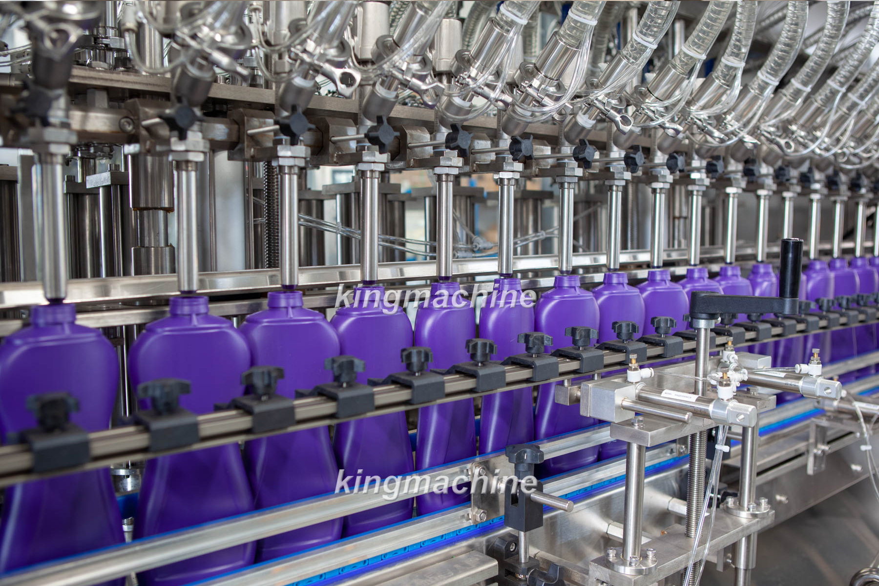 M&aacute;y l&agrave;m đầy chai