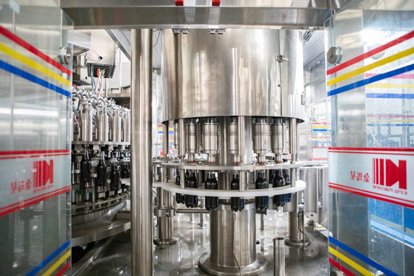 M&aacute;y đ&oacute;ng nắp